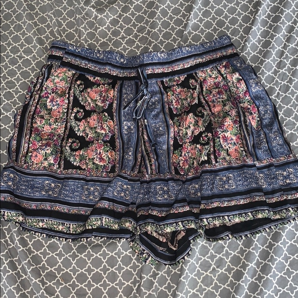 Angie Loose Design Shorts